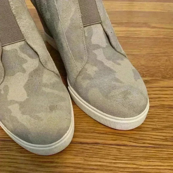 Linea Paolo Felicia Camo Wedge Bootie Sneakers, Womens Size 9 - Picture 7 of 9